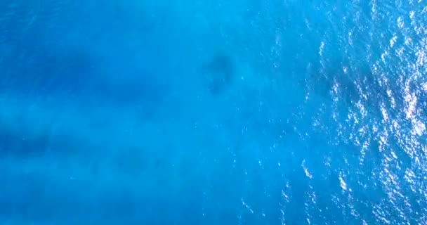 Wibrująca Niebieska Falista Powierzchnia Morza Tropikalna Podróż Bali Indonezja — Wideo stockowe
