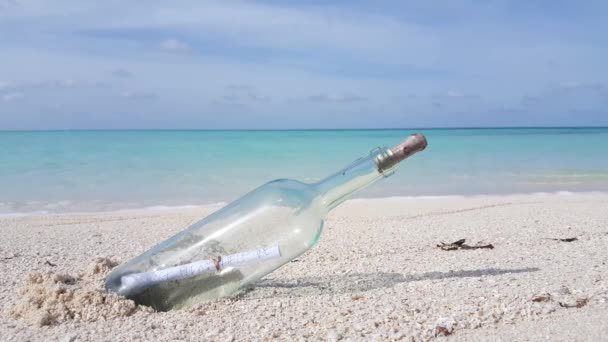 Glasflasche Mit Schriftzug Strand Tropisches Paradies Bali Indonesien — Stockvideo