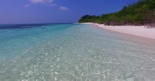 Orilla Isla Durante Mañana Soleada Vista Panorámica Del Paisaje Marino — Vídeo de stock