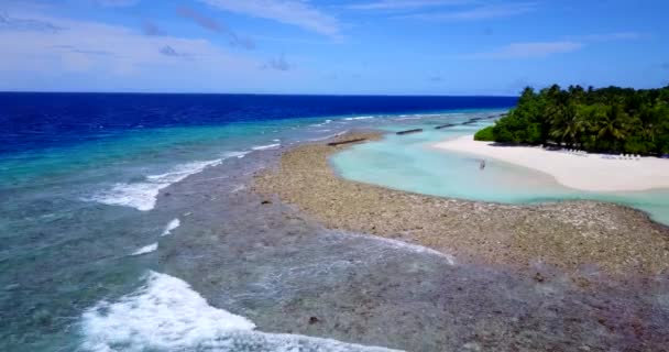 Klippiga Öns Kust Exotisk Sommarresa Till Bali Indonesien — Stockvideo