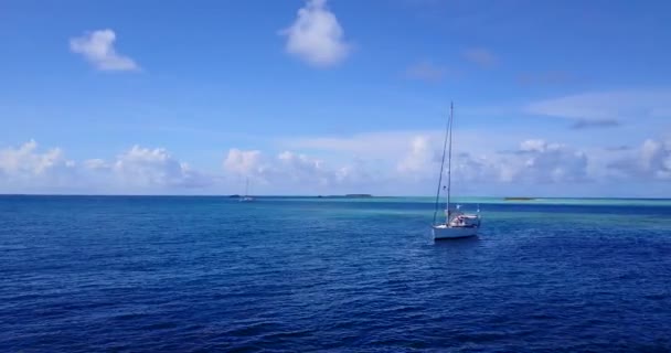 Плавучі Човни Дрейфують Синьому Морі Літня Подорож Балі Індонезія — стокове відео