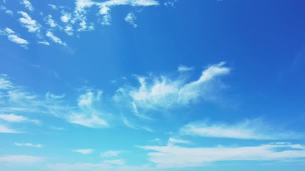 Jasne Błękitne Niebo Białymi Chmurami Spędzić Wakacje Bali Indonezja — Wideo stockowe