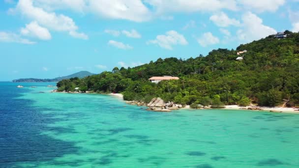 Peisaj Maritim Uimitor Bungalouri Malul Insulei Verzi Petreceți Vacanță Insulele — Videoclip de stoc