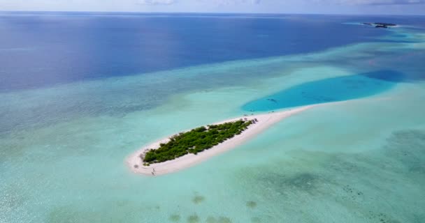 Drone Uitzicht Lange Kust Met Prachtig Strand Mooie Dekking Blauw — Stockvideo