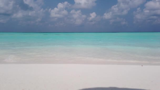 Playa Arena Blanca Con Aguas Poco Profundas Vacaciones Exóticas Bali — Vídeos de Stock