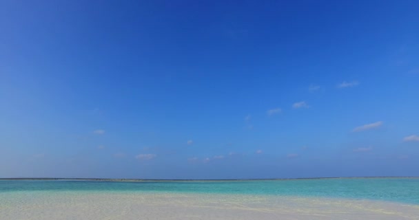 海岸線で浅い水の近くのビュー ボラのエキゾチックな自然 フランス領ポリネシア — ストック動画