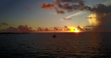 Akşam sahnesi. Endonezya, Bali 'de tatil sezonu.