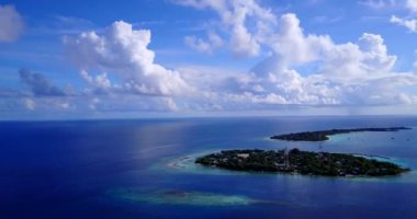 Parlak renklerde deniz pelerini. Bali 'de Rahatlama. 