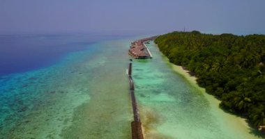 Cennet Adası manzaralı hava manzaralı görüntüler, güzel sahil şeridi ve okyanus.