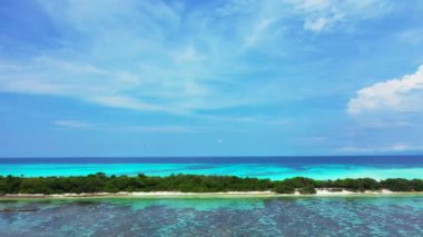 Deniz kenarlı tropik ada. Tayland, Asya 'da yaz tatili.   