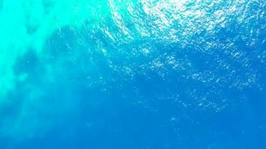 Dalgalanan denizin doğal arka planı. Endonezya, Bali 'de yaz tatili.  