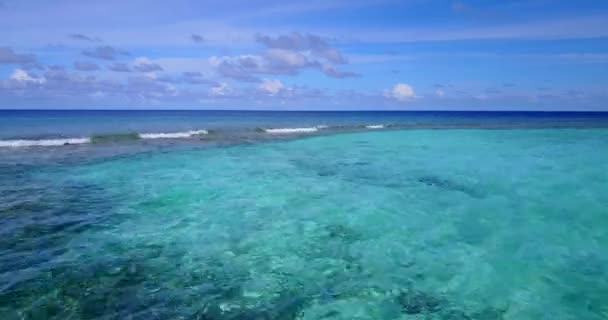 Tiernas Olas Mar Turquesa Vacaciones Verano Exóticas Maldivas — Vídeos de Stock