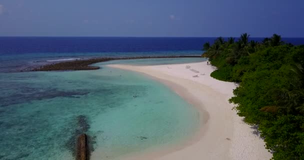 Ovanifrån Stranden Med Vågbrytare Tropisk Semester Bali — Stockvideo