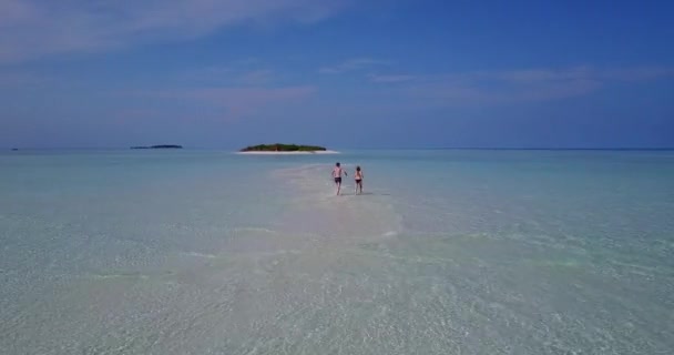 Pareja Romántica Playa Tropical — Vídeos de Stock