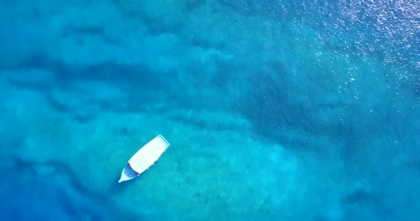 Barco Blanco Mar Azul Vibrante Exótico Viaje Verano Bali Indonesia — Vídeo de stock