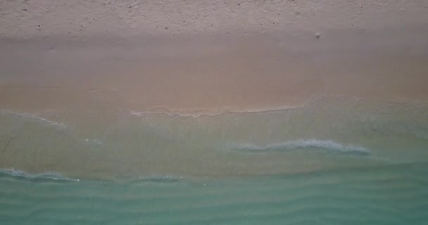 看着波涛汹涌的浅水 泰国的异国情调假期 — 图库视频影像