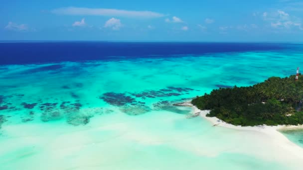 Draufsicht Auf Grüne Insel Mit Blauem Ufer Exotischer Sommer Trip — Stockvideo
