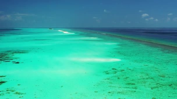 Vista Dall Alto Acqua Mare Blu Brillante Paesaggio Vicino All — Video Stock