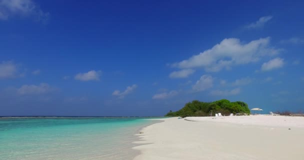 Osamělá Pláž Tyrkysovou Vodou Bílým Pískem Blízkosti Lomboku Indonésie — Stock video