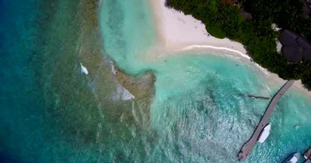 Niesamowity Widok Zieloną Wyspę Przejrzystą Błękitną Wodą Wakacje Filipinach Azji — Wideo stockowe
