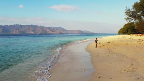 Uomo Solitario Che Pesca Alle Maldive — Video Stock