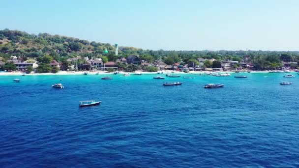 在阳光灿烂的热带天堂岛上俯瞰海底白沙滩的航拍照片 蓝天海水4K — 图库视频影像