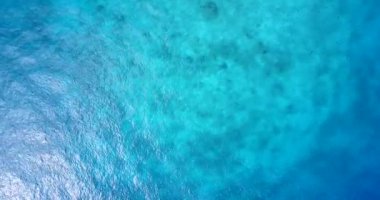 Şaşırtıcı turkuaz deniz yüzeyi. Barbados, Karayiplere Seyahat.