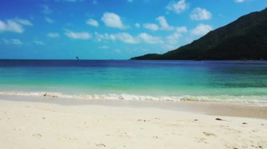 Parlak renklerde deniz pelerini. Barbados, Karayipler 'e egzotik yolculuk. 