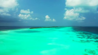 Koh Samui, Tayland, Asya manzarası. Beyaz kumlu plajlı parlak turkuaz deniz manzarası