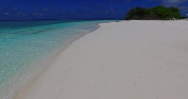 Sabahları kumsal bomboş olur. Bahamalar, Karayipler 'in tropikal doğası. 