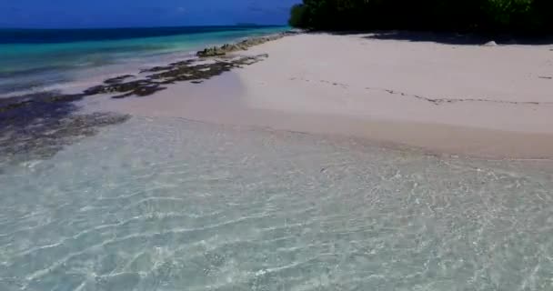 Дивлячись Кришталеві Хвилі Мілкої Води Літня Подорож Домініканської Республіки Кариби — стокове відео