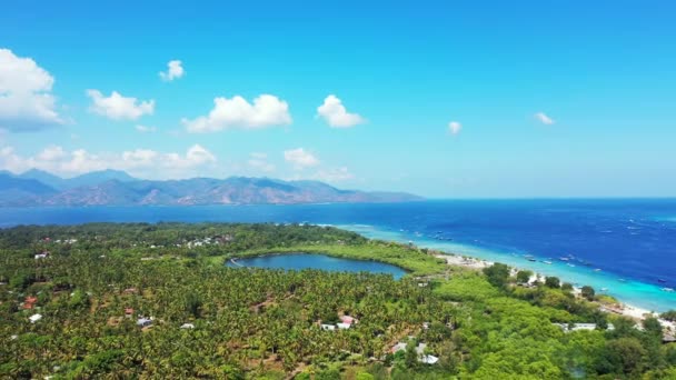 Vista Desde Drone Que Vuela Sobre Isla Verde Con Vistas — Vídeos de Stock