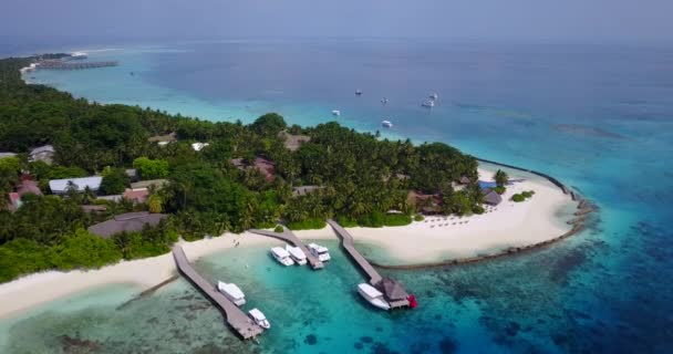 Boote Auf Der Tropischen Insel Sommerliche Meereslandschaft Auf Bali — Stockvideo