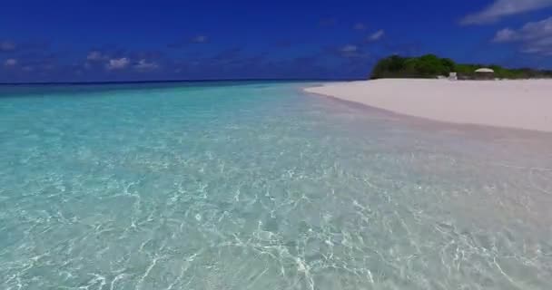 法属波利尼西亚Bora Bora岛上美丽的热带海滩 沙滩洁白 海水清澈迷人 — 图库视频影像