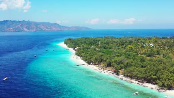 Jasny Pejzaż Morski Podczas Słonecznej Pogody Idylliczny Charakter Indonezji — Wideo stockowe