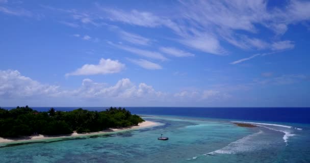 Top Uitzicht Golfbrekers Rond Het Eiland Exotische Vakantie Malediven Zuid — Stockvideo