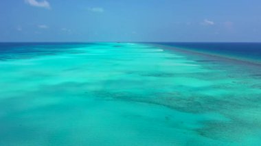 Canlı turkuaz deniz manzarası. Tayland, Asya 'da tatil sahnesi. 