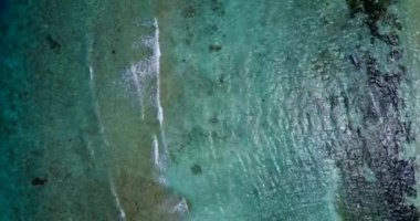 Dalgalı mavi deniz manzarası. Bali 'de yaz tatili.