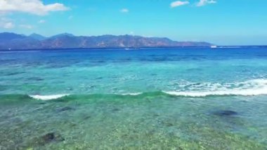 Güneşli havalarda deniz manzarası. Tayland 'a Seyahat.