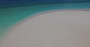 Turkuaz denizde beyaz kum kenarı. Filipinler, Asya 'da yaz tatili sahnesi. 