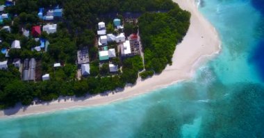 Adanın en iyi tatil köyü manzarası. Güney Asya, Maldivler 'de egzotik tatil.