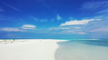 Boş sahil manzarası. Bali 'nin tropikal doğası.