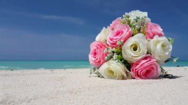 Plajda gelin buketi. Endonezya, Bali 'de yaz tatili.   