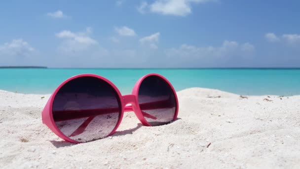 Pinkfarbene Sonnenbrille Strand Idyllische Natur Balis — Stockvideo