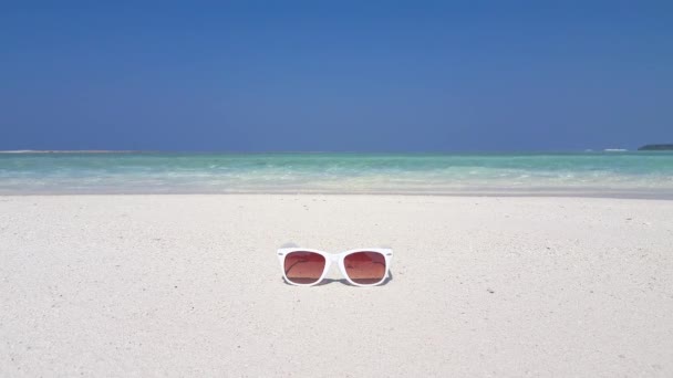 太阳镜在沙滩上 有复制空间 多米尼加共和国 加勒比之行 — 图库视频影像