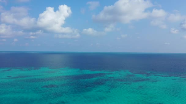 熱帯の島と青いターコイズブルーの水 タイの風景 — ストック動画