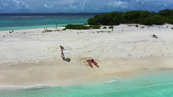 Aerial View Beautiful Young Girls Tropical Beach — Stock Video