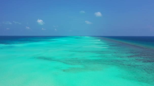 夏の天気の間に穏やかな海辺 バリ島の熱帯性 — ストック動画