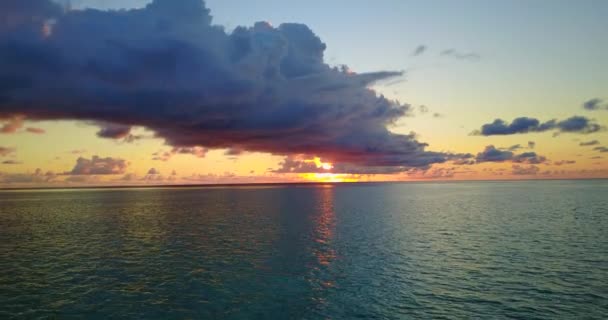 Καταπληκτική Θέα Στο Ηλιοβασίλεμα Δίπλα Στη Θάλασσα Καλοκαίρι Τροπική Σκηνή — Αρχείο Βίντεο