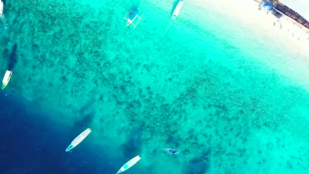 Turquoise Zee Met Geparkeerde Boten Tropisch Paradijs Van Bali Indonesië — Stockvideo